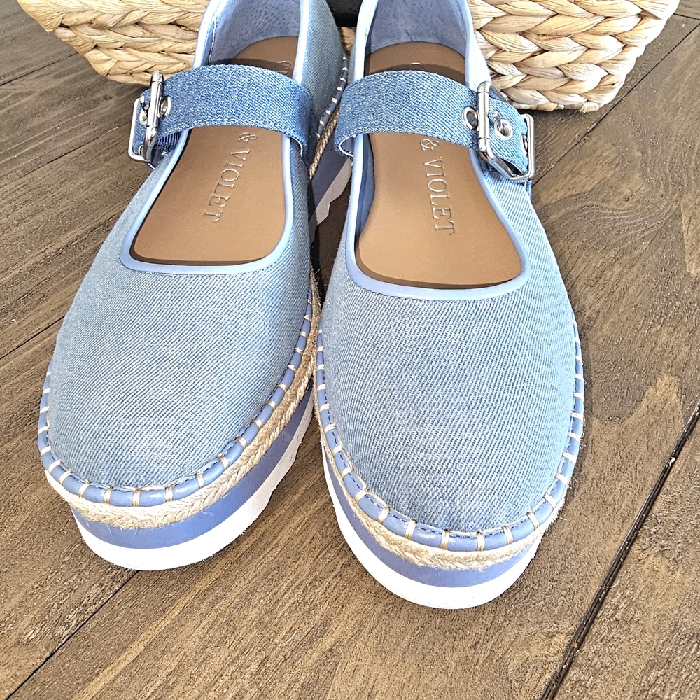 NWOB Chelsea & Violet Comfortable Blue Denim Shoes W/Buckle Size 10 - Picture 2 of 5